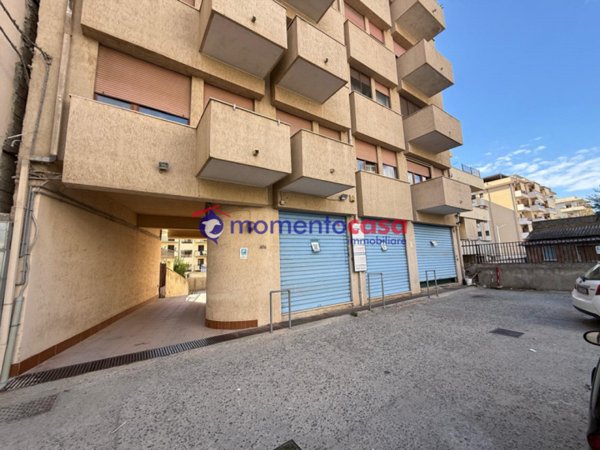 negozio in vendita a Reggio di Calabria in zona Sbarre