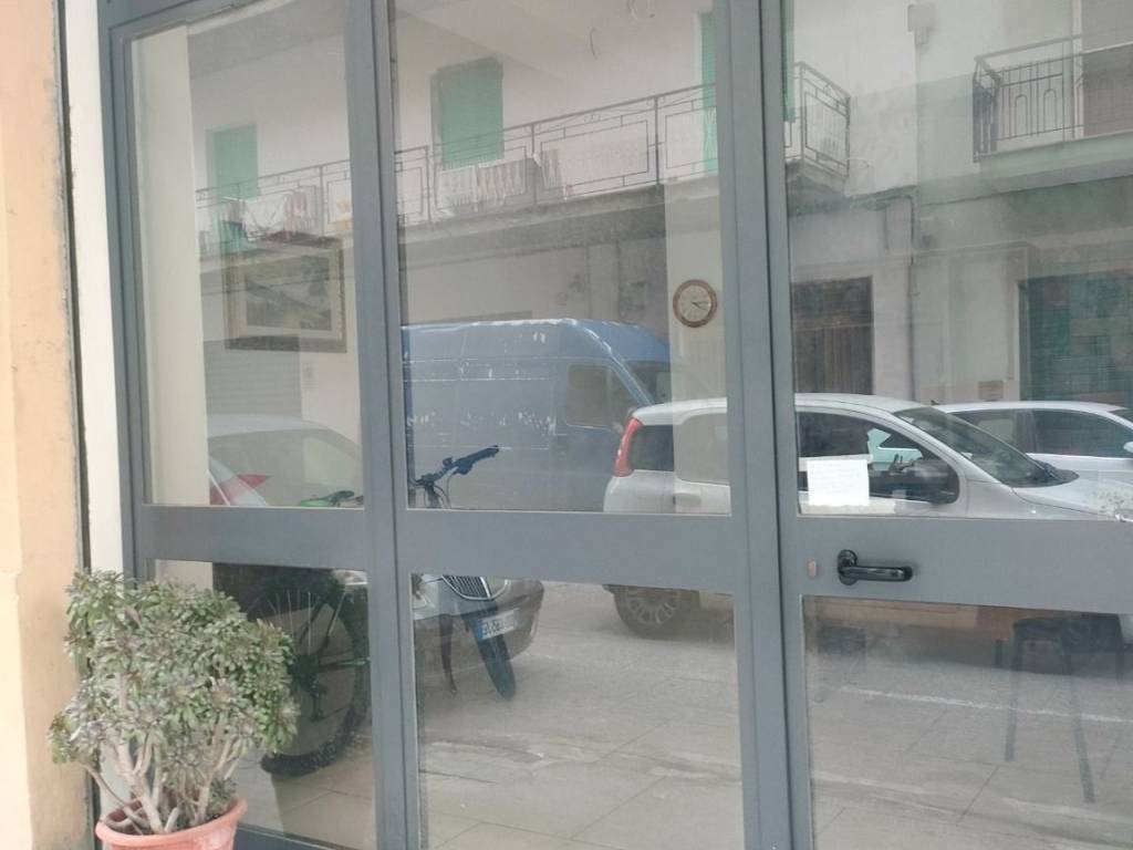 locale commerciale in vendita a Reggio di Calabria in zona Sbarre