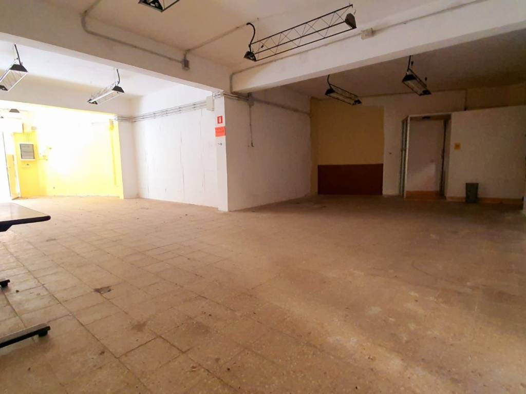 negozio in vendita a Reggio di Calabria in zona Sbarre