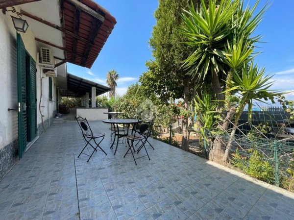 casa indipendente in vendita a Reggio di Calabria in zona Pellaro