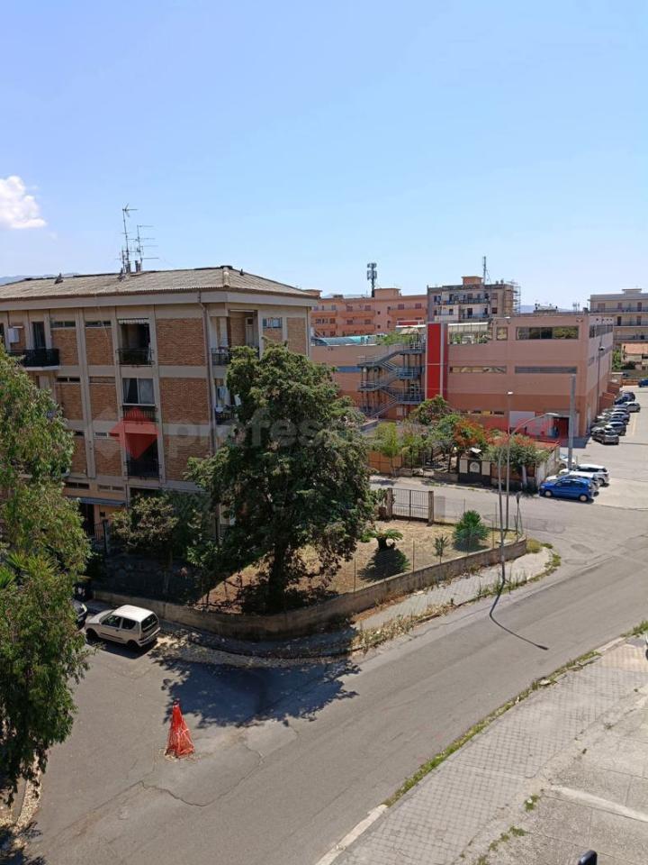 appartamento in vendita a Reggio di Calabria in zona Sbarre