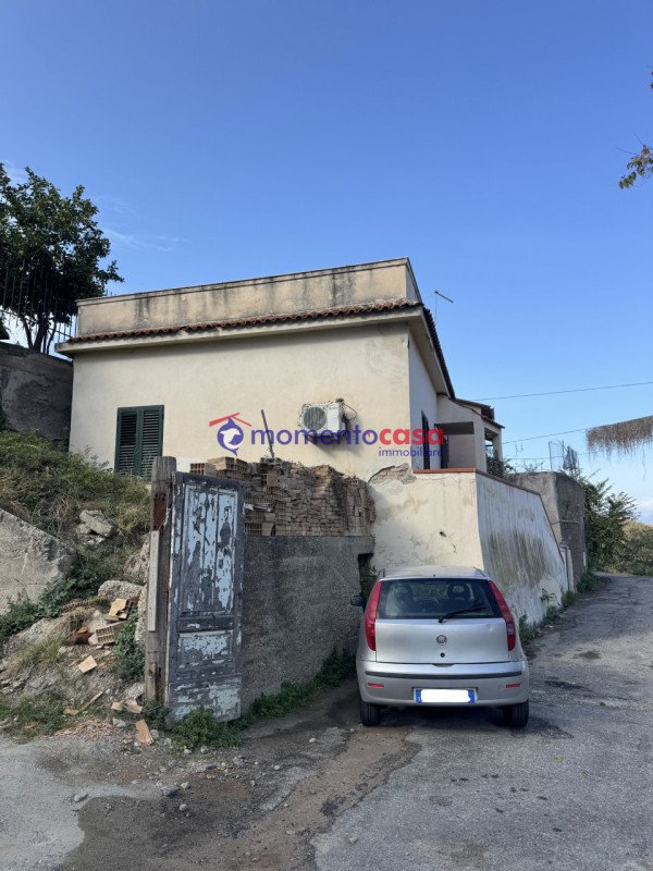 casa indipendente in vendita a Reggio di Calabria in zona Vito