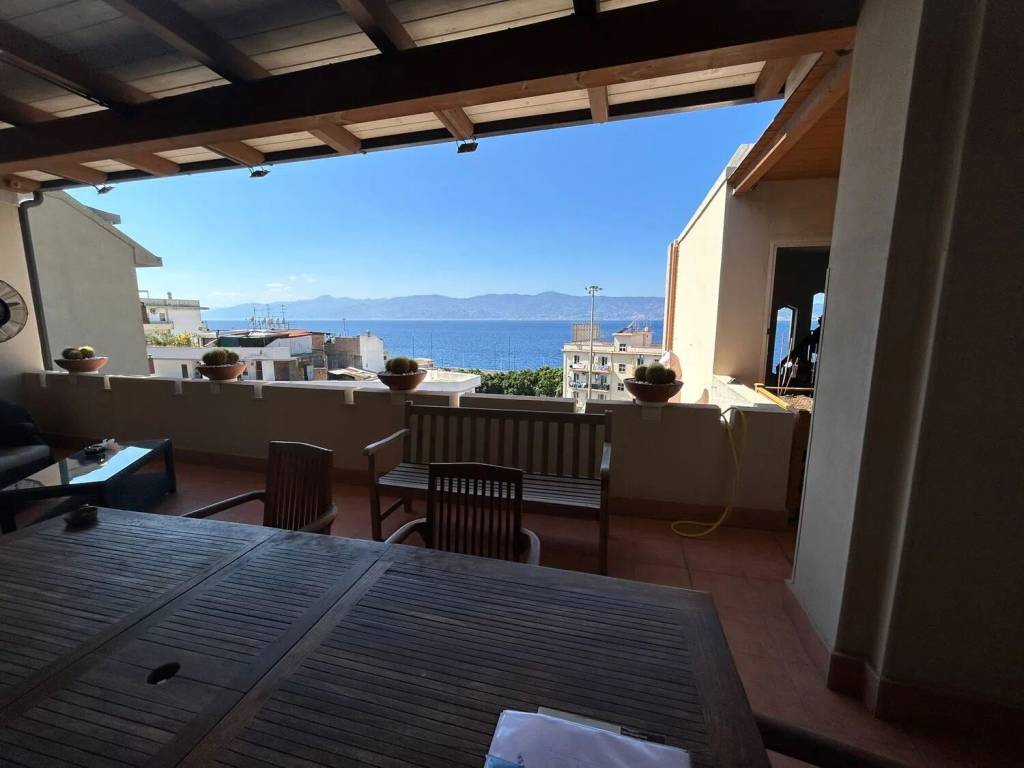 appartamento in vendita a Reggio di Calabria in zona Catona