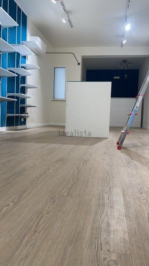 negozio in vendita a Reggio di Calabria in zona Sbarre