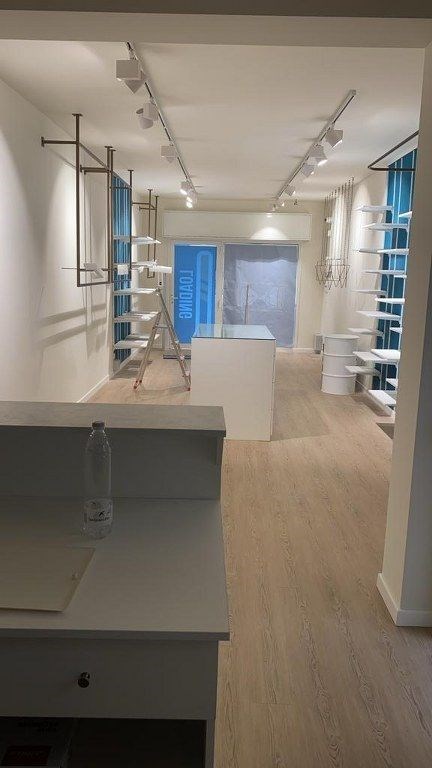 negozio in vendita a Reggio di Calabria in zona Sbarre