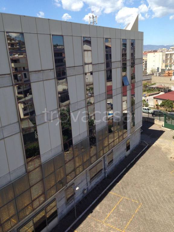 ufficio in vendita a Reggio di Calabria in zona Ravagnese