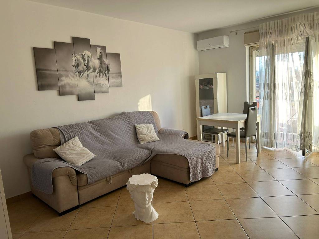 intera palazzina in vendita a Reggio di Calabria in zona Sbarre