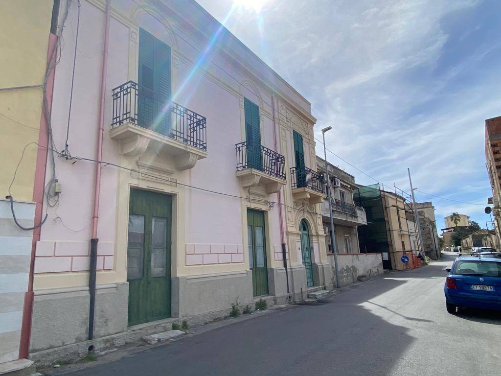 intera palazzina in vendita a Reggio di Calabria in zona San Gregorio