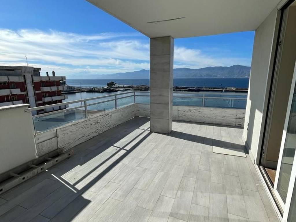 intera palazzina in vendita a Reggio di Calabria in zona Santa Caterina
