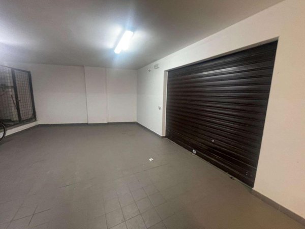 negozio in vendita a Reggio di Calabria in zona Rione Ferrovieri