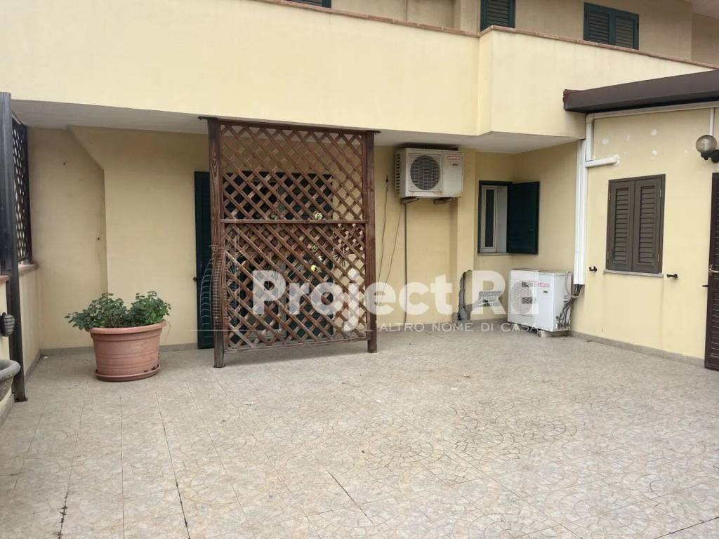 appartamento in vendita a Reggio di Calabria in zona Gallina