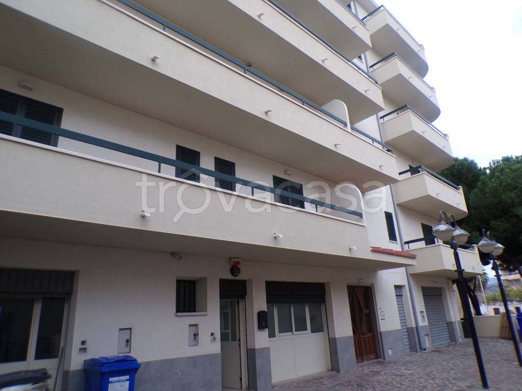 negozio in vendita a Reggio di Calabria in zona Pellaro