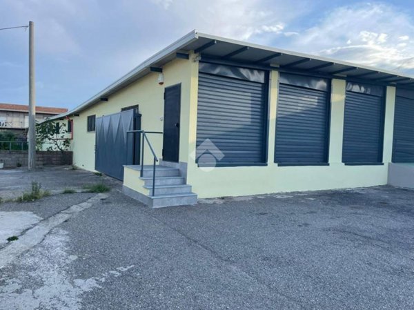 locale commerciale in vendita a Reggio di Calabria in zona Ravagnese