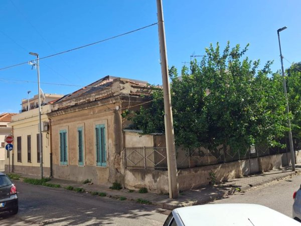 casa indipendente in vendita a Reggio di Calabria in zona Centro Storico