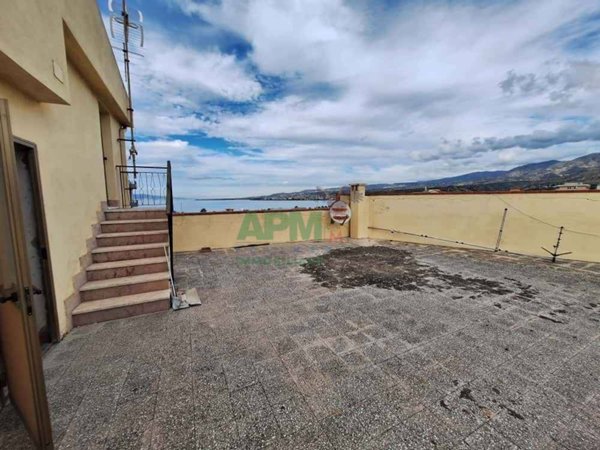 intera palazzina in vendita a Reggio di Calabria in zona Pellaro
