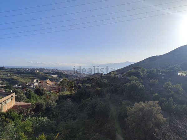 appartamento in vendita a Reggio di Calabria in zona Vito