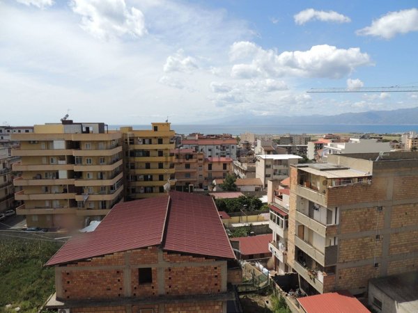 appartamento in vendita a Reggio di Calabria in zona Ravagnese
