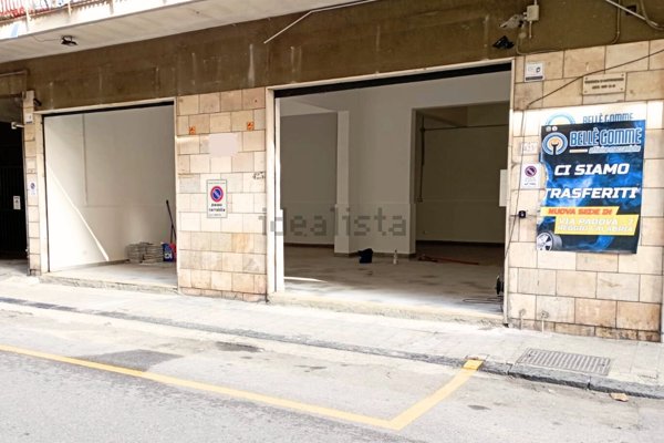locale commerciale in vendita a Reggio di Calabria in zona Sbarre