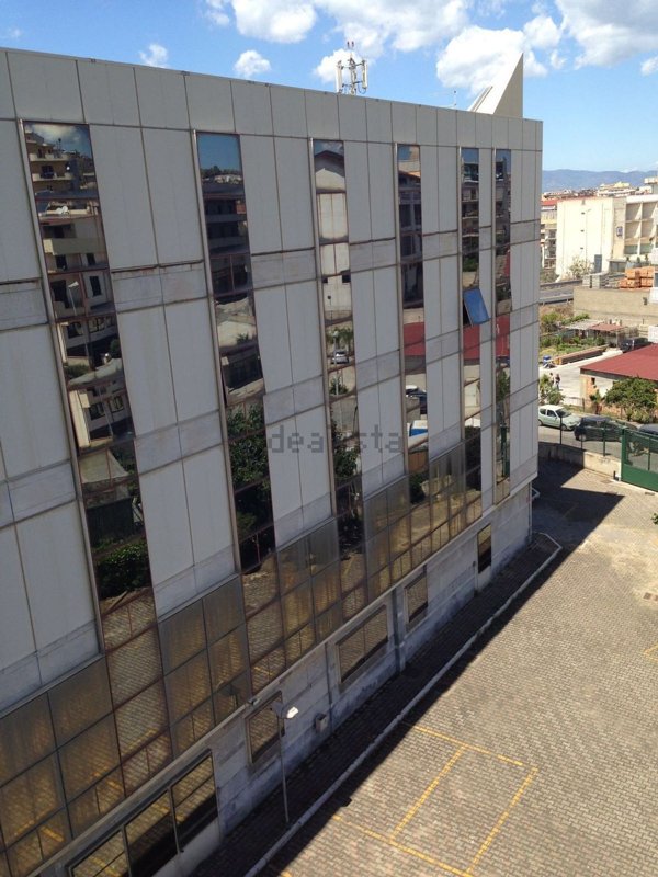 ufficio in vendita a Reggio di Calabria in zona Saracinello