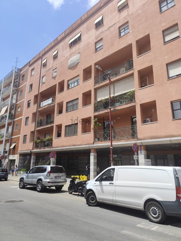 locale commerciale in vendita a Reggio di Calabria in zona Santa Caterina