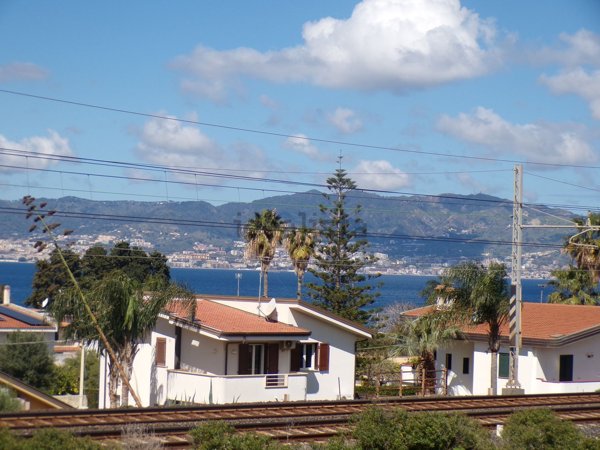 casa indipendente in vendita a Reggio di Calabria in zona Catona