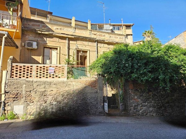 intera palazzina in vendita a Reggio di Calabria in zona Tremulini