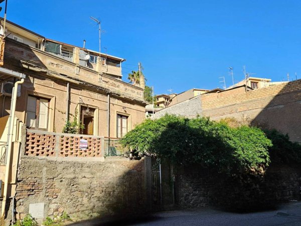 intera palazzina in vendita a Reggio di Calabria in zona Eremo