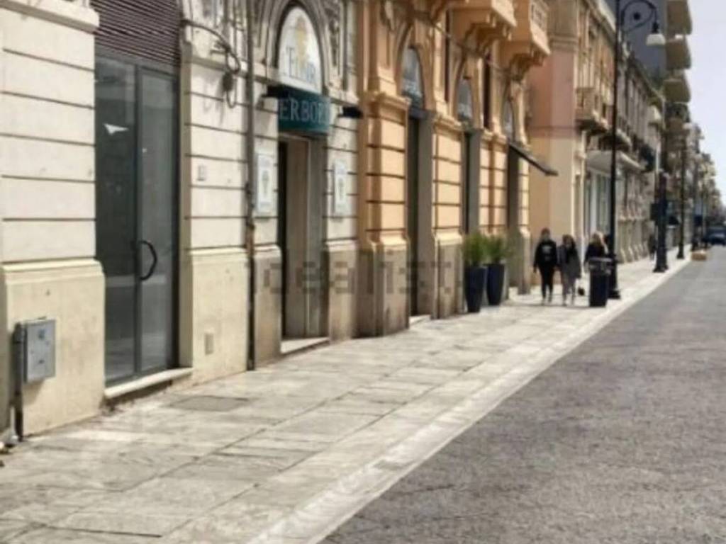 negozio in vendita a Reggio di Calabria in zona Centro Storico