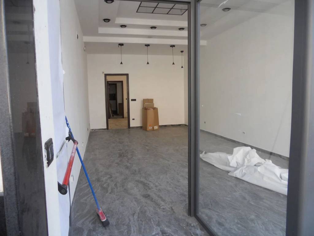 negozio in vendita a Reggio di Calabria in zona Sbarre