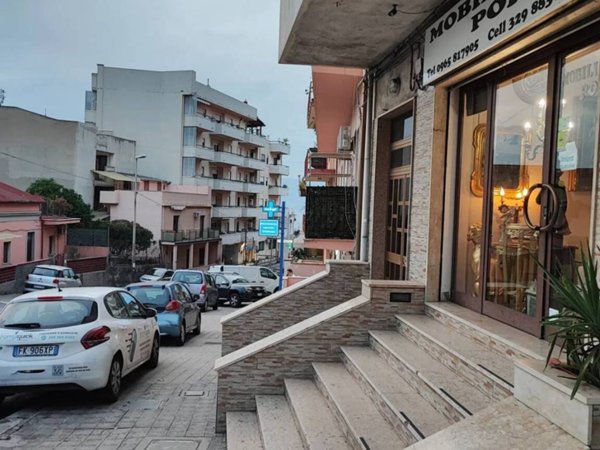 negozio in vendita a Reggio di Calabria in zona Eremo