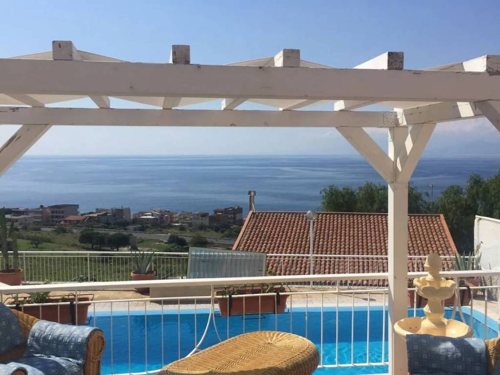 casa indipendente in vendita a Reggio di Calabria in zona Pineta Zerbi