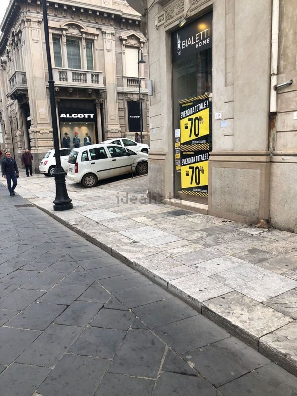 locale commerciale in vendita a Reggio di Calabria in zona Centro Storico