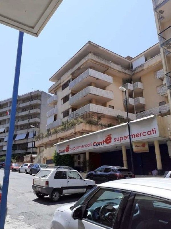 locale commerciale in vendita a Reggio di Calabria in zona Centro Storico