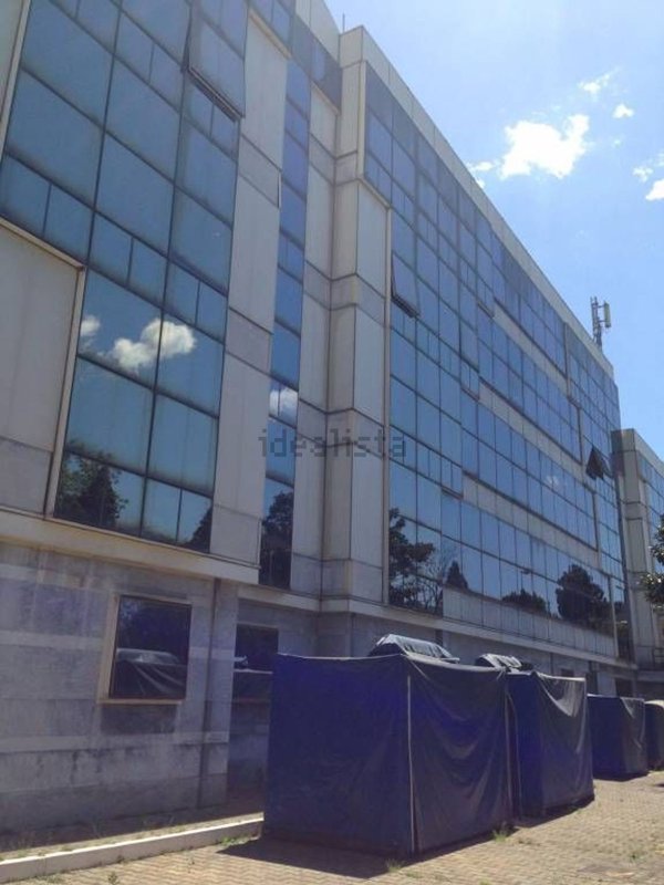 ufficio in vendita a Reggio di Calabria in zona Saracinello