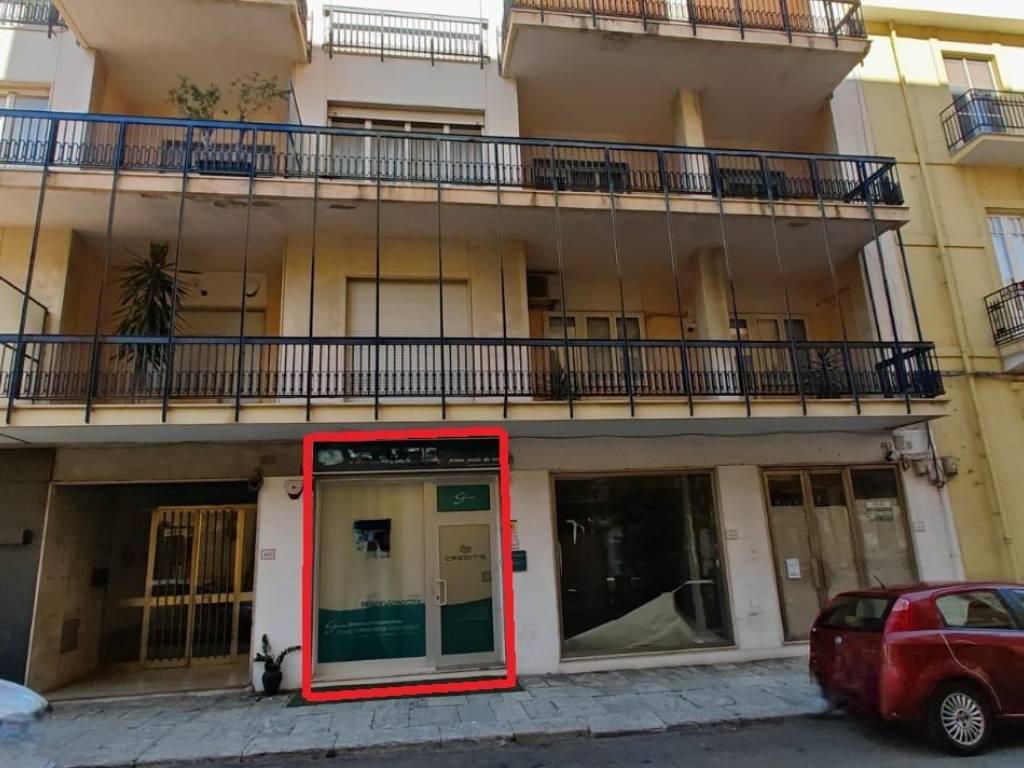 locale commerciale in vendita a Reggio di Calabria in zona Centro Storico