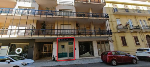 locale commerciale in vendita a Reggio di Calabria in zona Centro Storico