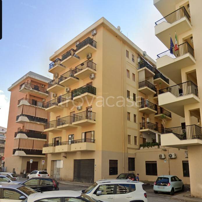 locale commerciale in vendita a Reggio di Calabria in zona Rione Ferrovieri