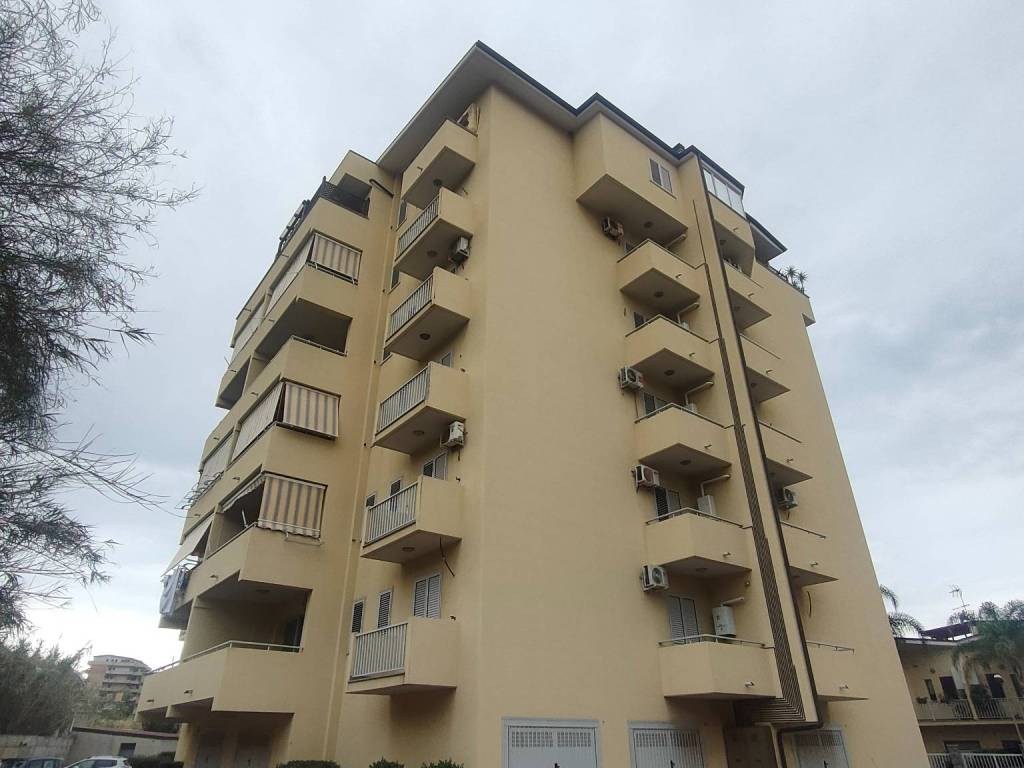 appartamento in vendita a Reggio di Calabria in zona Catona