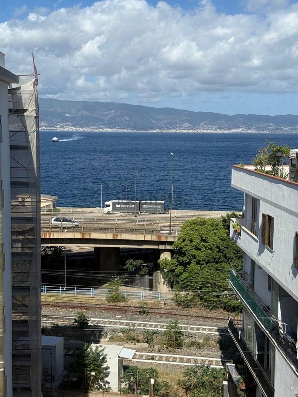 appartamento in vendita a Reggio di Calabria in zona Pentimele