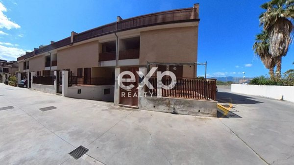 casa indipendente in vendita a Reggio di Calabria in zona Gallico Marina