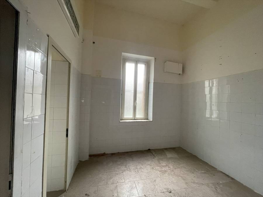 negozio in vendita a Reggio di Calabria in zona Centro Storico