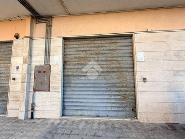 locale commerciale in vendita a Reggio di Calabria in zona Stadio