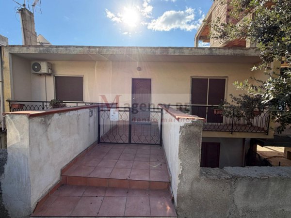 casa indipendente in vendita a Reggio di Calabria in zona Croce Valanidi