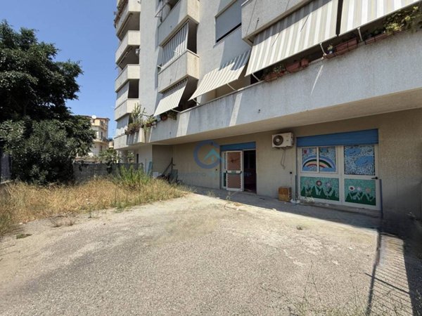 negozio in vendita a Reggio di Calabria in zona Spirito Santo