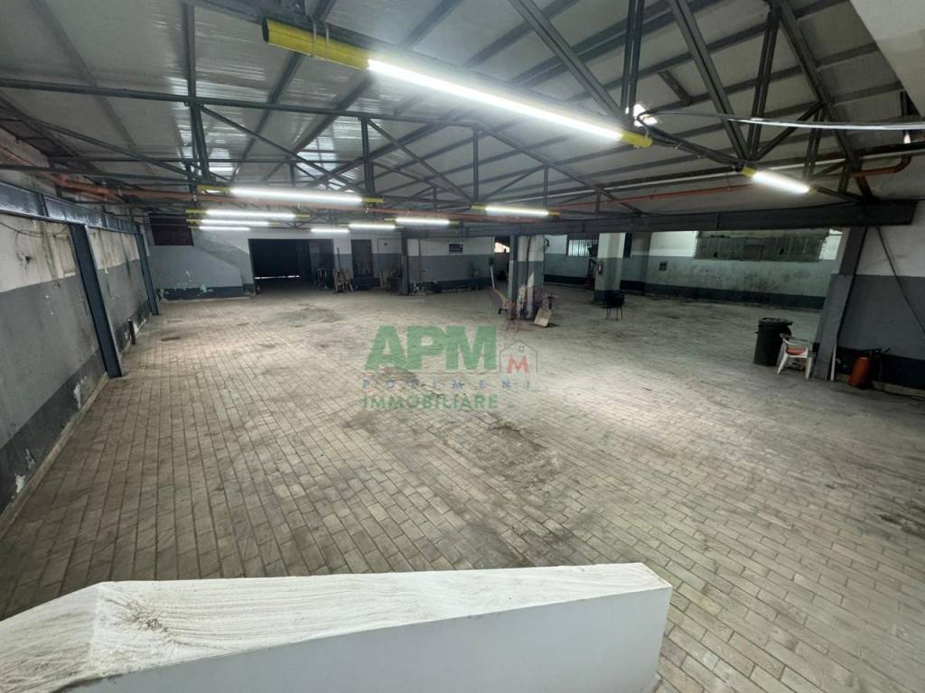 locale commerciale in vendita a Reggio di Calabria in zona Santa Caterina