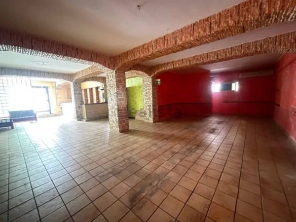 locale commerciale in vendita a Reggio di Calabria in zona Centro Storico