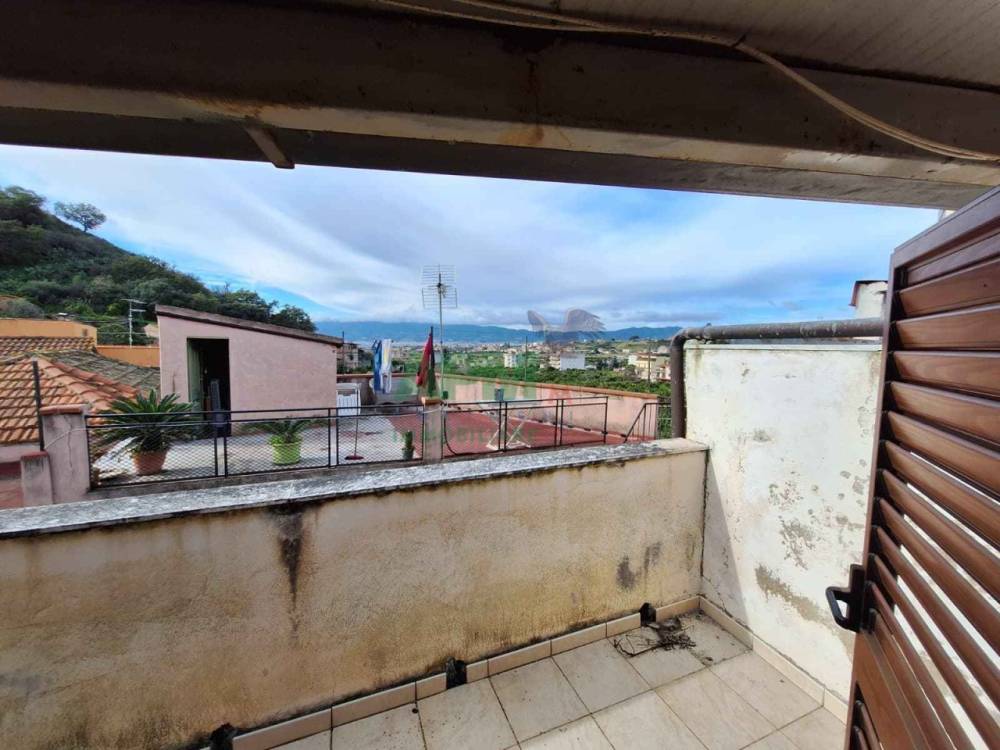 intera palazzina in vendita a Reggio di Calabria in zona Salìce Cálabro