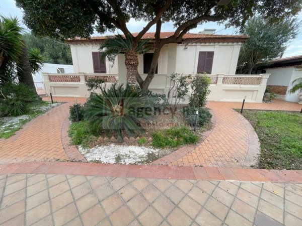 villa in vendita a Reggio di Calabria in zona Pellaro