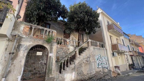 casa indipendente in vendita a Reggio di Calabria in zona Centro Storico