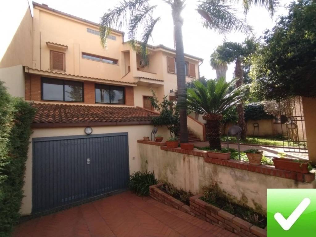 casa indipendente in vendita a Reggio di Calabria in zona Archi